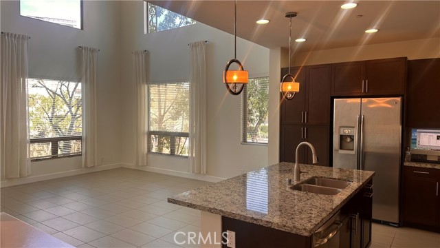 27 SOHO, Irvine CA: https://media.crmls.org/medias/3f1c6425-15db-42c5-8aed-9a322132f830.jpg