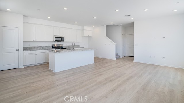 Detail Gallery Image 4 of 23 For 34453 Ciruela Ave, French Valley,  CA 92596 - 3 Beds | 2/1 Baths