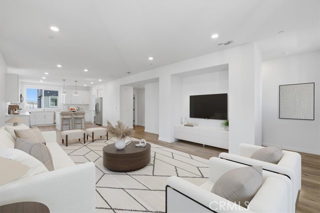 Detail Gallery Image 16 of 55 For 27321 Bear Creek Ln, Valencia,  CA 91381 - 4 Beds | 3/1 Baths