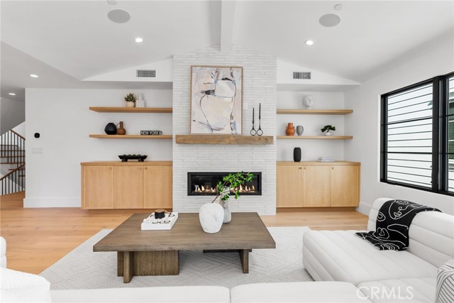 Detail Gallery Image 15 of 39 For 516 Acacia Ave #1/2,  Corona Del Mar,  CA 92625 - 3 Beds | 3/1 Baths