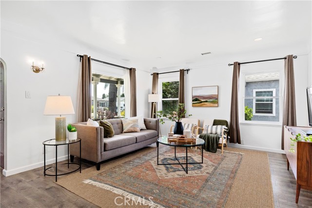 2325 Golden Avenue, Long Beach CA: https://media.crmls.org/medias/3f1d8633-a187-4ba2-a5e9-24711c1cb5a5.jpg