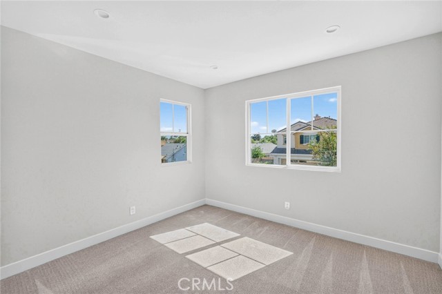 1324 Estel photo 31