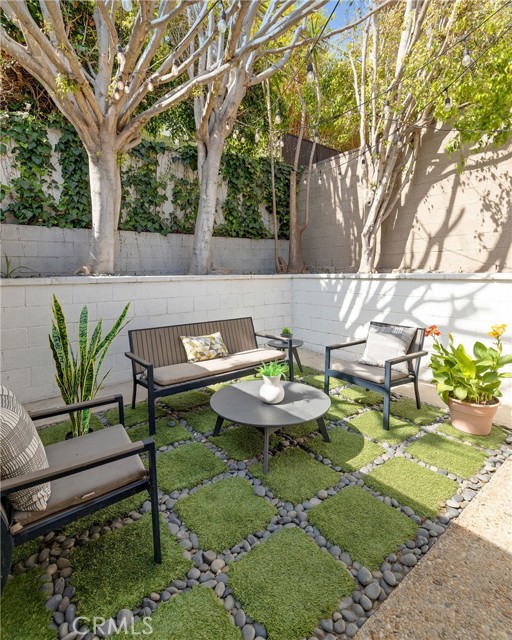 Image 31 of 37 For 525 Manhattan Beach Blvd