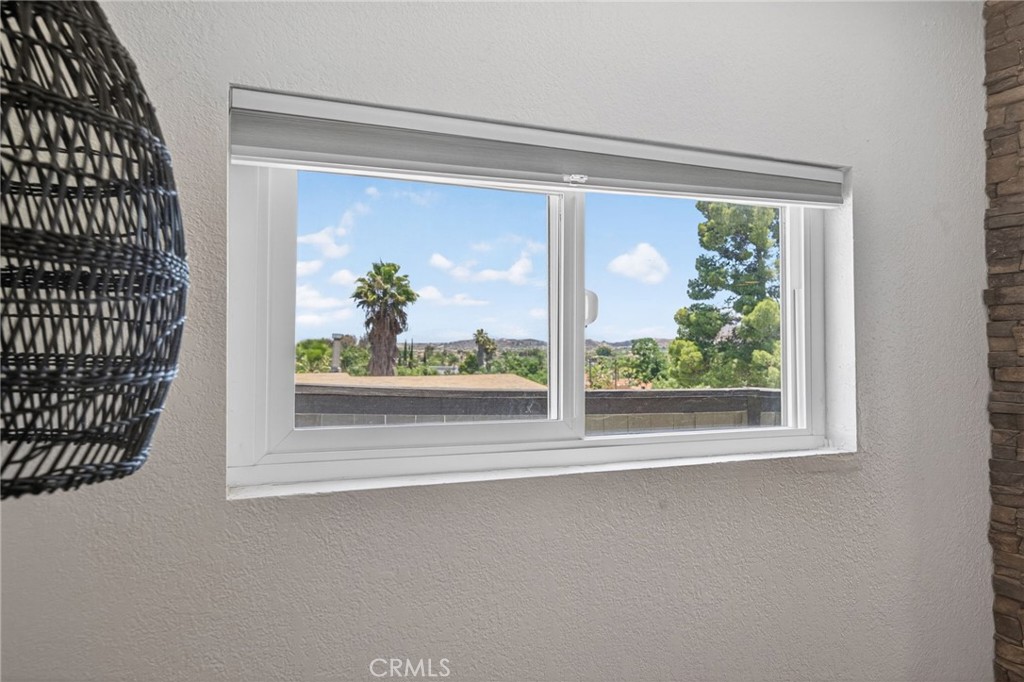 https://media.crmls.org/medias/3f1e791d-facb-4d9a-8954-d9e26d20a17d.jpg?preset=X-Large