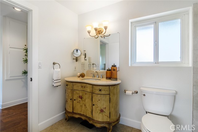 8042 Driftwood Drive, Huntington Beach CA: https://media.crmls.org/medias/3f1e7cdd-74d3-4ccb-8aed-02f74777f43b.jpg