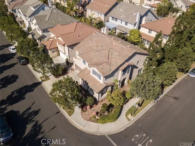 43 pacific crest Irvine, California Magnificent 5 bedrooms,3 full bath home in one of Irvine's highly desirable community North park Square.This corner lot provide cherrywood marble flooring and crown molding throughout.The gourmet kitchen with sit up breakfast bar.oversize master suit with retreat ,walk in closet ,dual sinks and upgraded bath with oval tub with jet.Separate laundry room with large sink and cabinet for storage.Oversized 2 car garage with direct access and extra storage space.This community offers park ,pool, jacuzzi,tennis courts and other amenities.Walking distance to award winning beckman high school ,close to main freeway I-5,walking distance to Tustin Market place, convenient for everything.