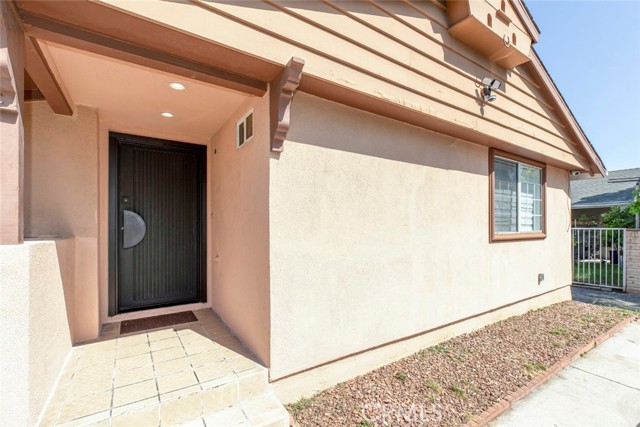 Detail Gallery Image 6 of 57 For 7106 Teesdale Ave, North Hollywood,  CA 91605 - 3 Beds | 2 Baths