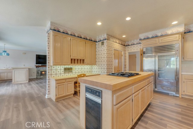 Detail Gallery Image 12 of 40 For 11018 Willowbrae Ave, Chatsworth,  CA 91311 - 4 Beds | 4/1 Baths