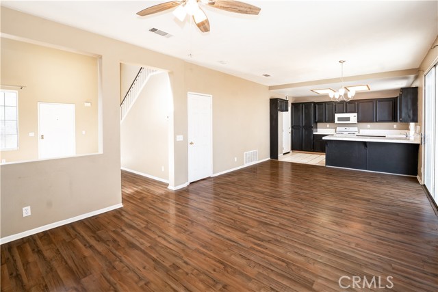 Detail Gallery Image 7 of 39 For 323 Camden Ct, Corona,  CA 92879 - 3 Beds | 2/1 Baths