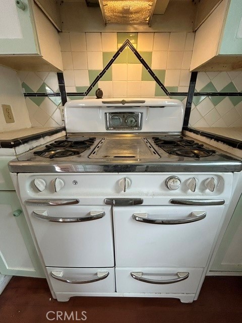 Detail Gallery Image 6 of 14 For 380 15th, San Pedro,  CA 90731 - 3 Beds | 1 Baths