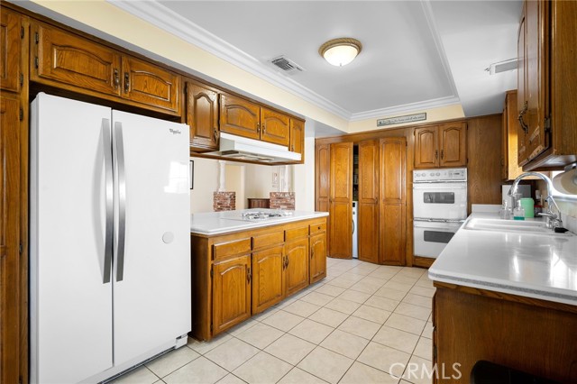 3319 Sparr Boulevard, Glendale CA: https://media.crmls.org/medias/3f22261c-0368-4efc-a185-05a1eb72ca69.jpg