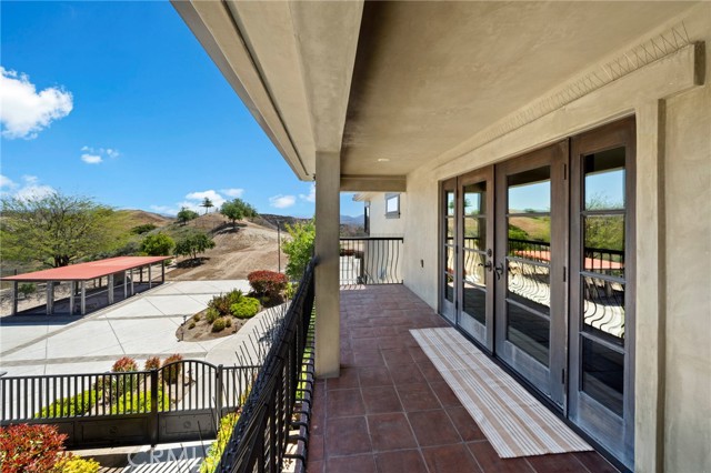 29732 Arroyo Oak Lane, Castaic CA: https://media.crmls.org/medias/3f22452e-42b9-4189-b719-6723410a1cb5.jpg