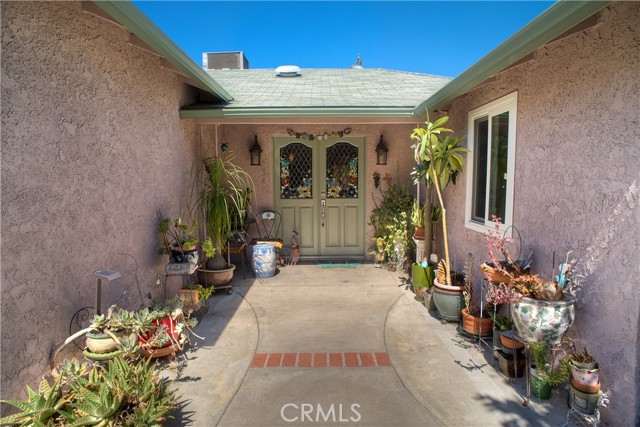 COZY, INVITING FRONT ENTRY