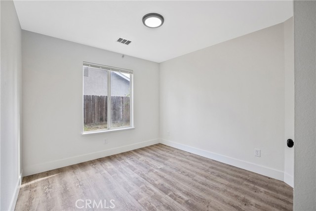 1967 N Ventura Avenue, Farmersville CA: https://media.crmls.org/medias/3f2374f4-3caf-4a5d-abaa-abc8aae32233.jpg