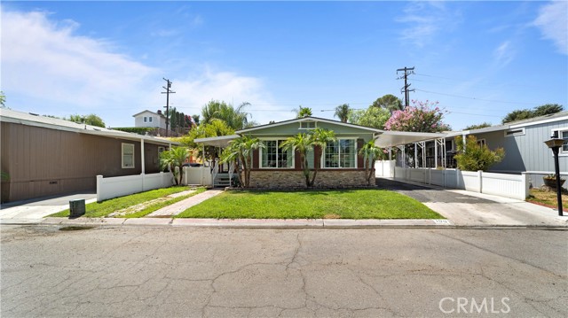 Detail Gallery Image 1 of 1 For 2851 S La Cadena #100,  Colton,  CA 92324 - 3 Beds | 2 Baths