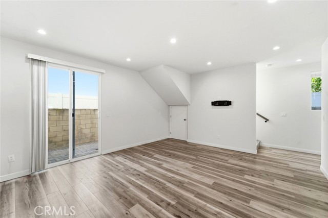 Detail Gallery Image 18 of 49 For 15944 Valerio St, Van Nuys,  CA 91406 - 7 Beds | 5 Baths