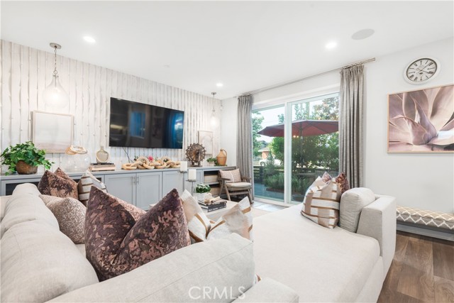 920 E Santa Ana Street, Anaheim CA: https://media.crmls.org/medias/3f250bfa-d65b-4314-9755-d701ce9e0d15.jpg