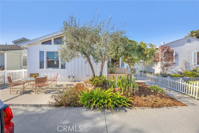 Detail Gallery Image 2 of 39 For 313 14th St, Seal Beach,  CA 90740 - 3 Beds | 2 Baths