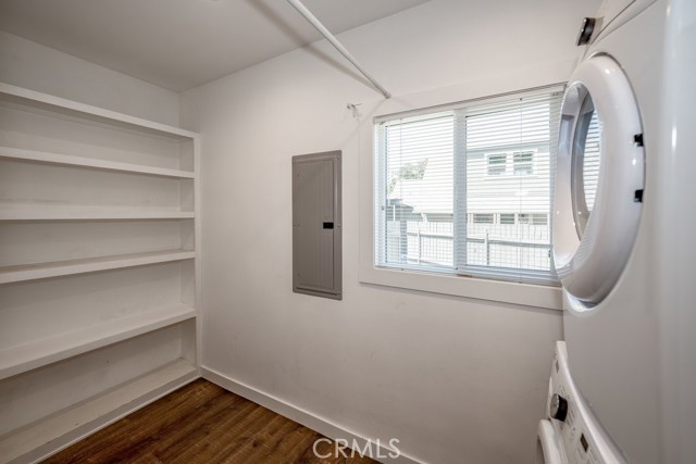 1219 N Lincoln Street, Burbank CA: https://media.crmls.org/medias/3f26da33-c5e3-4e56-831a-9c2f076d8fd3.jpg
