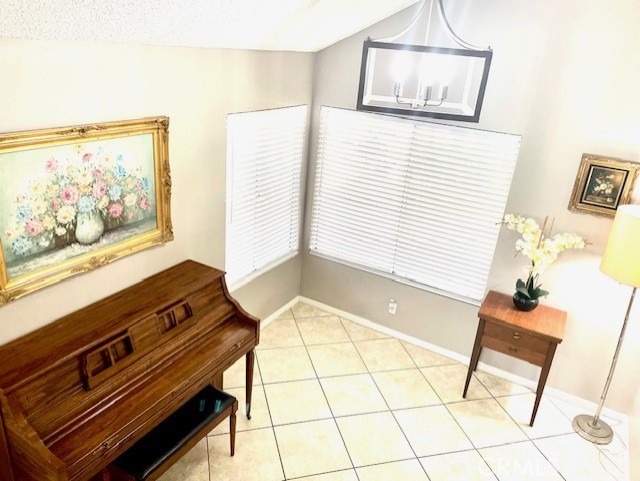 Detail Gallery Image 3 of 26 For 10294 via Pastoral, Moreno Valley,  CA 92557 - 3 Beds | 2/1 Baths