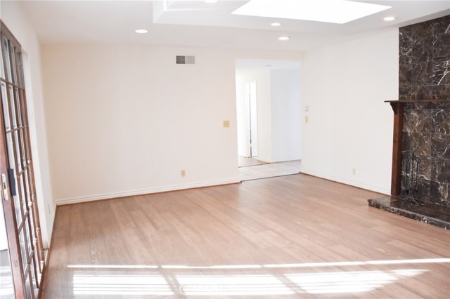Detail Gallery Image 10 of 43 For 16131 Nassau Ln, Huntington Beach,  CA 92649 - 3 Beds | 3 Baths
