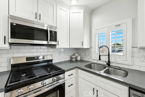15605 Kervin Avenue, Paramount CA: https://media.crmls.org/medias/3f28b753-e181-4dfb-bf7b-05dfe0a40a1a.jpg