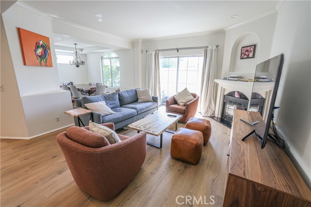 Detail Gallery Image 7 of 29 For 4970 Kester Ave #11,  Sherman Oaks,  CA 91403 - 2 Beds | 2/1 Baths