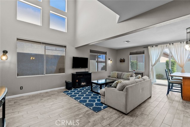 27606 Primrose Lane, Castaic CA: https://media.crmls.org/medias/3f299c94-c631-4d3a-b963-af50afb12535.jpg