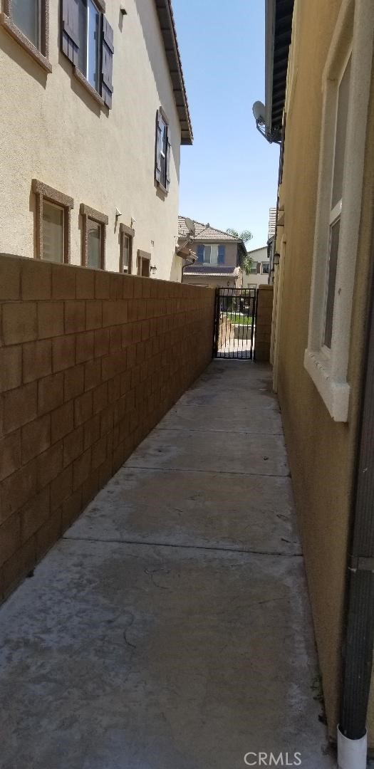 https://media.crmls.org/medias/3f2b934a-42b9-47da-b30a-925ec016d641.jpg?preset=X-Large