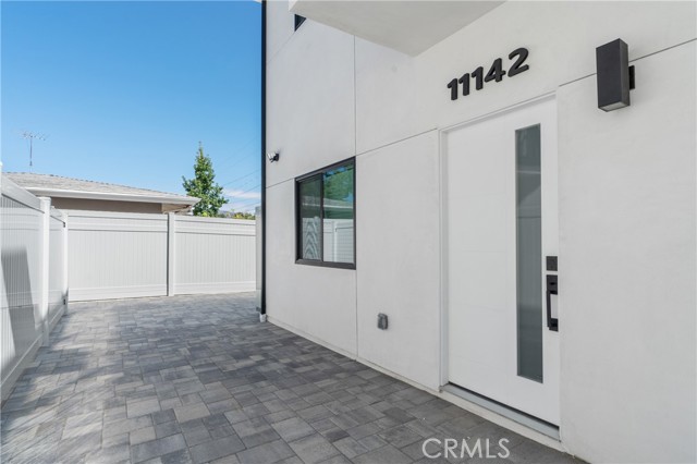 11142 Woodley Avenue, Granada Hills CA: https://media.crmls.org/medias/3f2c56ec-27fd-431b-9fb1-9397d459e303.jpg