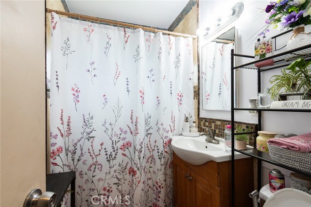 1222 N Placentia Avenue, Anaheim CA: https://media.crmls.org/medias/3f2c827c-d39b-4a14-88e9-ed7191b53a5a.jpg