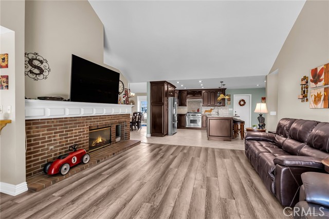 15725 Terraceview Court, Riverside CA: https://media.crmls.org/medias/3f2d8c27-7ac5-4088-b913-594f0bd9cd05.jpg