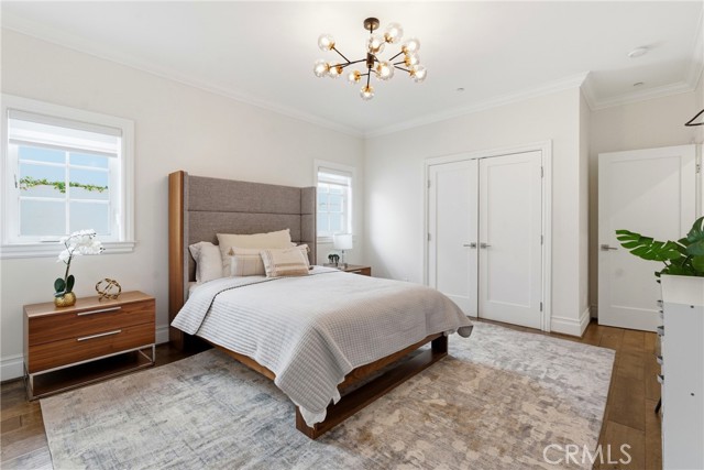 Detail Gallery Image 13 of 37 For 4469 Stern Ave, Sherman Oaks,  CA 91423 - 5 Beds | 5 Baths