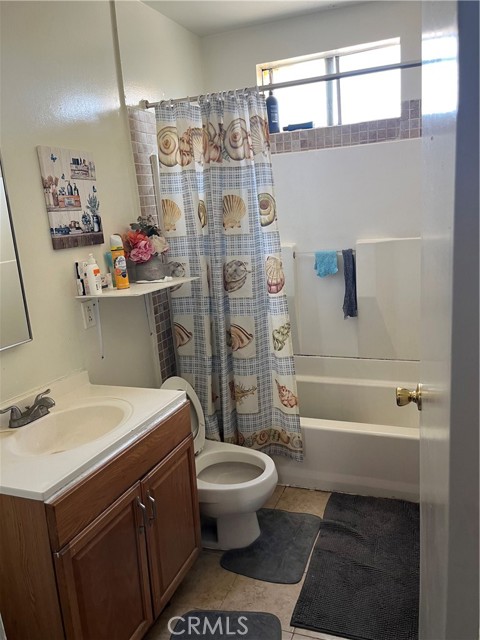 201 W Raymond Street, Compton CA: https://media.crmls.org/medias/3f2efd5b-ad77-49a9-83c9-beeb2e80d76a.jpg