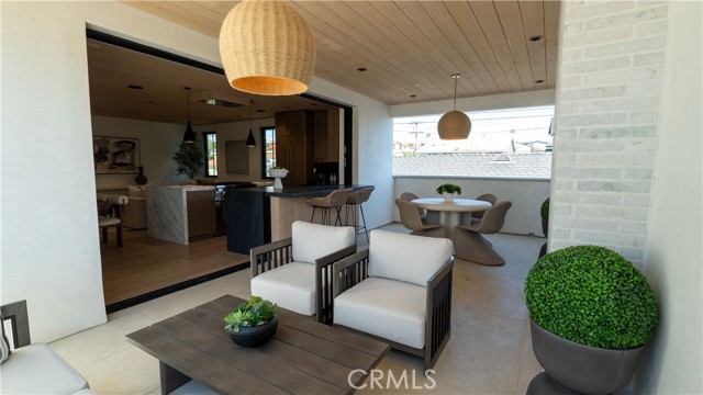 Detail Gallery Image 8 of 14 For 519 1/2 Narcissus Ave, Corona Del Mar,  CA 92625 - 2 Beds | 2/1 Baths