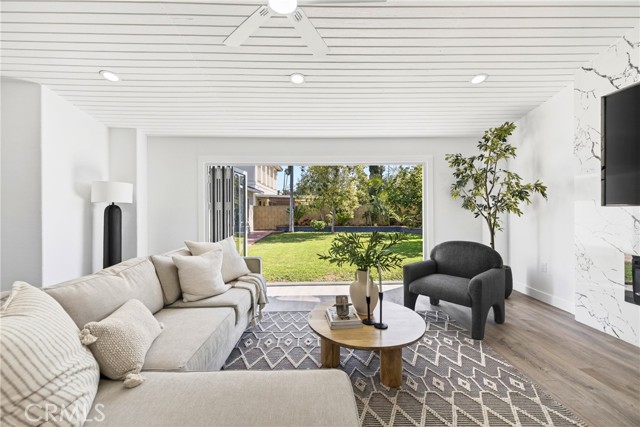 Detail Gallery Image 16 of 54 For 1626 E 15th, Santa Ana,  CA 92701 - 4 Beds | 2 Baths