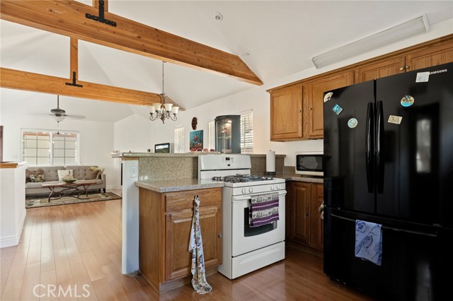 32784 Richmond Drive, Running Springs CA: https://media.crmls.org/medias/3f2fe63e-2da2-400f-a742-0c5051c68e4a.jpg