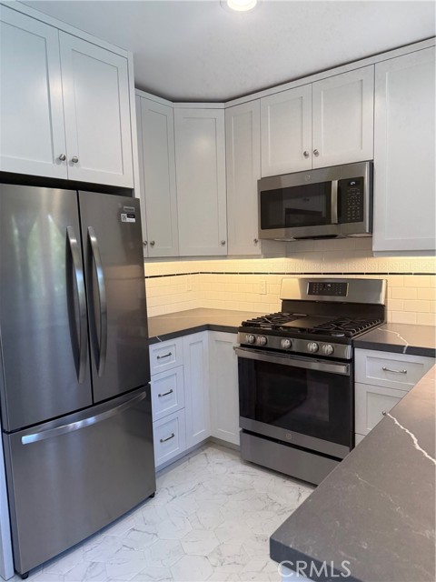 297 N Garfield Avenue, Pasadena CA: https://media.crmls.org/medias/3f300563-bc1f-41d2-aec5-db9b66100a9e.jpg