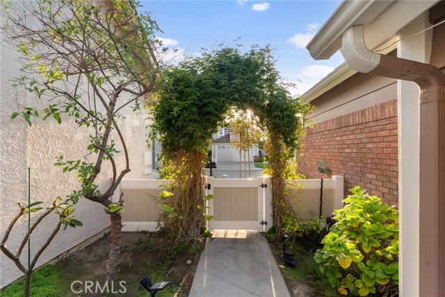Detail Gallery Image 2 of 39 For 21016 Champlain, Lake Forest,  CA 92630 - 3 Beds | 2 Baths