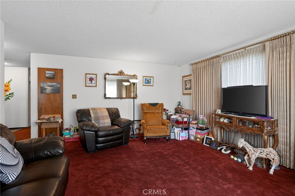 https://media.crmls.org/medias/3f317ed5-e217-41d8-a565-bd04bf383638.jpg?preset=X-Large