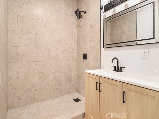 13918 Flallon Avenue, Norwalk CA: https://media.crmls.org/medias/3f328a76-0b4f-4901-86b7-401668ba23b0.jpg