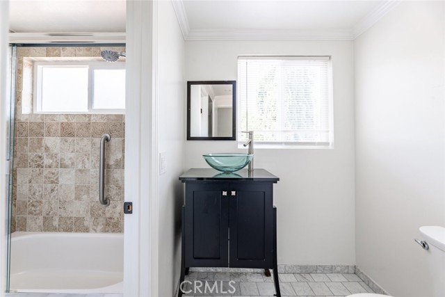 Detail Gallery Image 35 of 41 For 24526 Calvert St, Woodland Hills,  CA 91367 - 3 Beds | 3 Baths