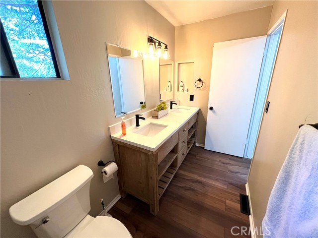 24792 Bernard Drive, Crestline CA: https://media.crmls.org/medias/3f344032-e4dc-49e0-a958-310865835c82.jpg