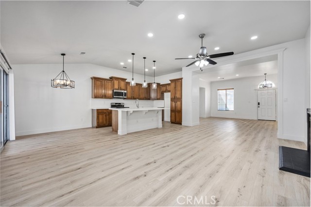 Detail Gallery Image 12 of 56 For 10302 Willow Bend Ct, Bakersfield,  CA 93312 - 4 Beds | 2 Baths