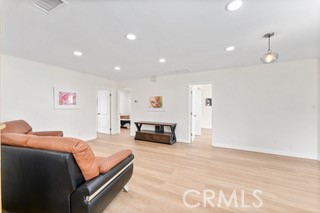 Detail Gallery Image 4 of 12 For 5123 Noble Ave, Sherman Oaks,  CA 91403 - 3 Beds | 4 Baths