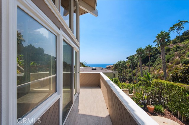 Detail Gallery Image 8 of 38 For 431 Nyes Pl, Laguna Beach,  CA 92651 - 4 Beds | 3/1 Baths