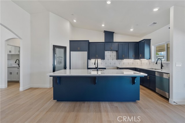 Detail Gallery Image 10 of 39 For 15709 Road 29, Madera,  CA 93636 - 8 Beds | 6 Baths