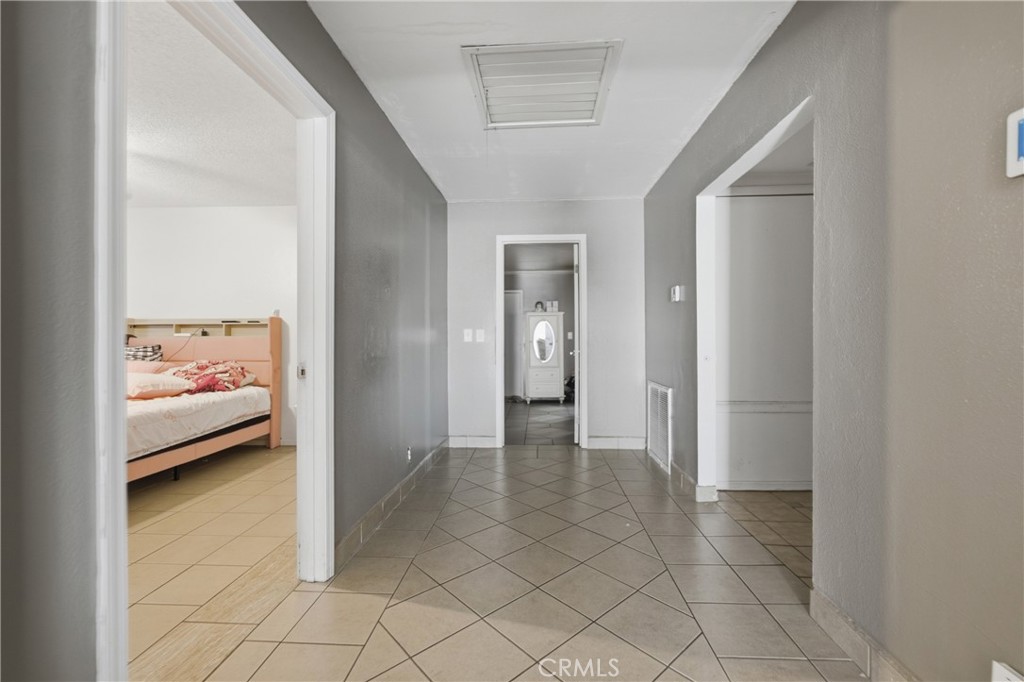 https://media.crmls.org/medias/3f3638e8-15e1-4880-8d9a-34e9d9aa094b.jpg?preset=X-Large