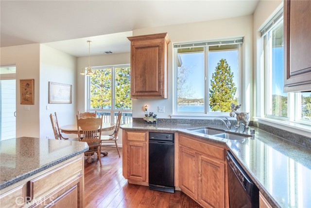 Detail Gallery Image 11 of 36 For 5059 Indian Island, Weed,  CA 96094 - 4 Beds | 2/1 Baths
