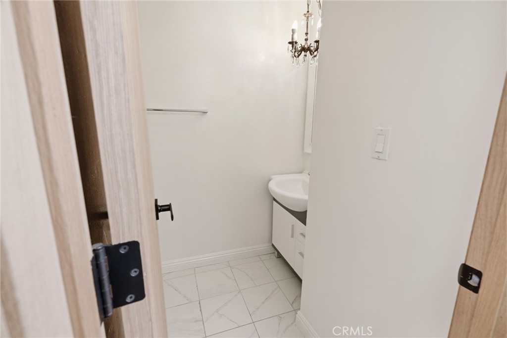 https://media.crmls.org/medias/3f36542e-87a6-4bed-aaa6-c5a4c56ccb72.jpg?preset=X-Large